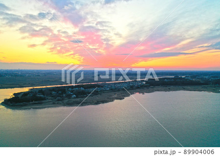 冬の牛久沼の夕暮れ 冬の牛久沼の夕暮れ 89904006