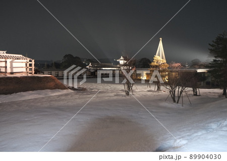 金沢城公園の冬ライトアップ 89904030