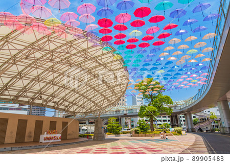 刈谷駅の傘が彩る、カリアンブレラ〈愛知県刈谷市〉 89905483