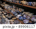 並ぶ萩焼のコーヒーカップ 89906117