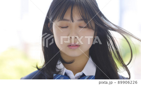 制服の女子学生 89906226