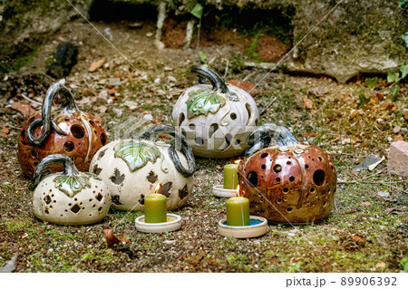 Ceramics Halloween pumpkins in interior 89906392