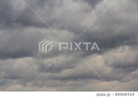 暗示的な雨雲 89906504