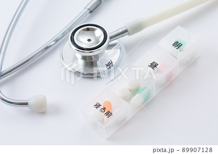 薬ケースと聴診器 薬ケースと聴診器 89907128