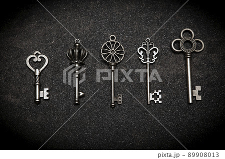 image of key asphalt background  89908013