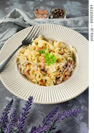 Tagliatelle mosse Carbonara 89908584