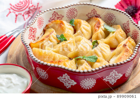 Baked dumplings with cottage cheese close up. 89909061