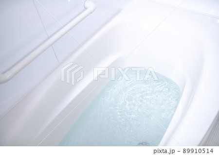 新品の浴槽 89910514