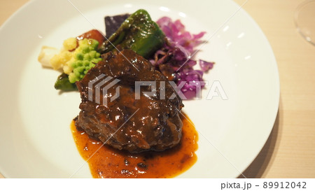 黒毛和牛ホホ肉の赤ワイン煮 89912042