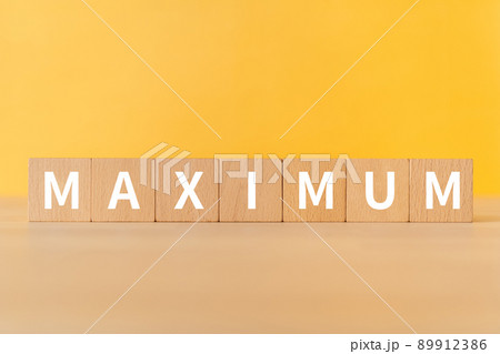 最大・上限のイメージ|「MAXIMUM」と書かれた積み木 最大・上限のイメージ|「MAXIMUM」と書かれた積み木 89912386