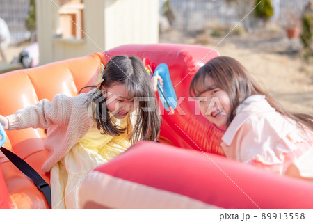 子供 女の子 友達 89913558