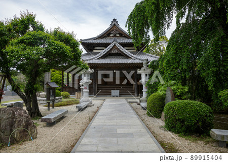 徳川光圀お手植えの桜がある大山禅防阿弥陀寺の拝殿 89915404