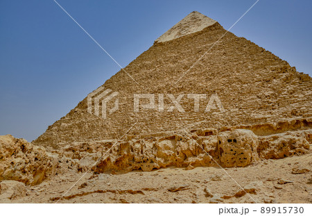 The Pyramid of Khafre (Pyramid of Chephren), the second-tallest of the Ancient Egyptian Pyramids of Giza, Giza Plateau, Cairo, Egypt 89915730