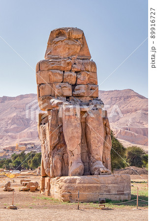 Colossi of Memnon, massive stone statues of the Pharaoh Amenhotep III in Luxor, Egypt. 89916727