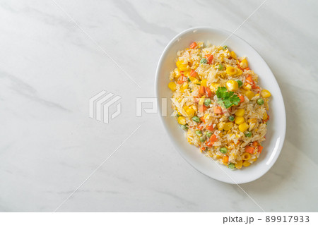 fried rice with mixed vegetable (carrot, green bean peas, corn) and egg fried rice with mixed vegetable (carrot, green bean peas, corn) and egg 89917933