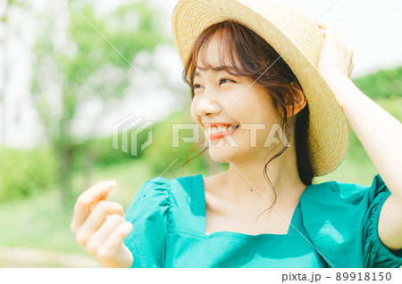 夏の女性イメージ 89918150