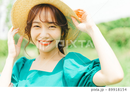 夏の女性イメージ 89918154