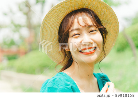 夏の女性イメージ 89918158