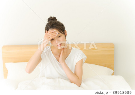 体調不良 発熱 20代女性 体調不良 発熱 20代女性 89918689