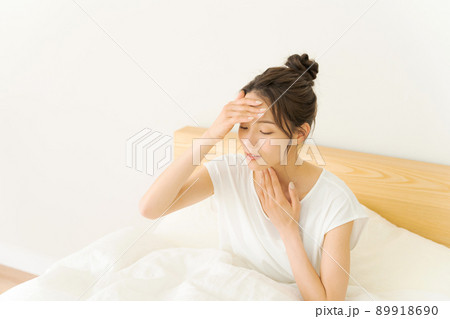 体調不良　発熱　20代女性 89918690