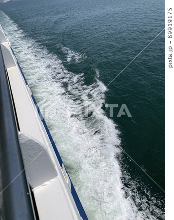 フェリー　波 89919175