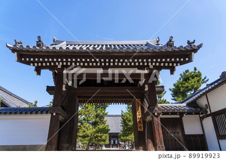 百万遍知恩寺　総門　早朝　【京都市】 89919923