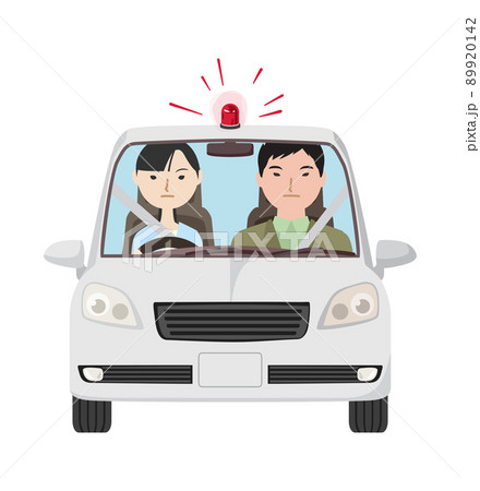 赤色灯を点灯させて急行するせり出し式な赤色灯の覆面パトカーに乗った警察官たち 89920142