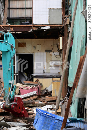 一軒家の解体工事 89920436