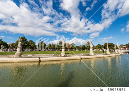 Large Town Square in Padova Downtown Veneto Italy - Prato della Valle Large Town Square in Padova Downtown Veneto Italy - Prato della Valle 89923921