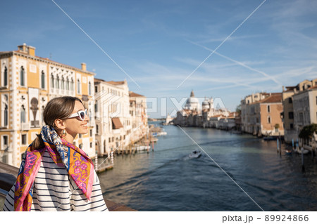 Woman traveling in Venice 89924866