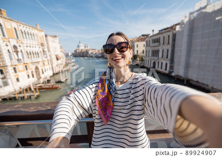 Woman traveling in Venice, Italy Woman traveling in Venice, Italy 89924907