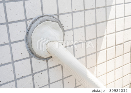 エアコンと室外機を繋ぐ配管 89925032