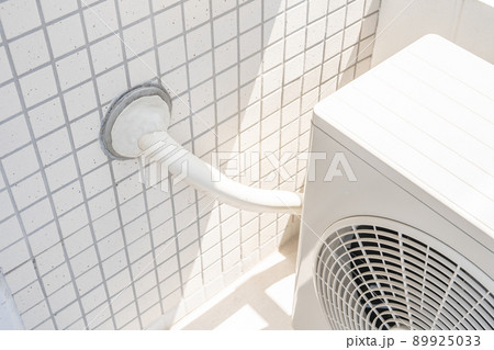 エアコンと室外機を繋ぐ配管 89925033