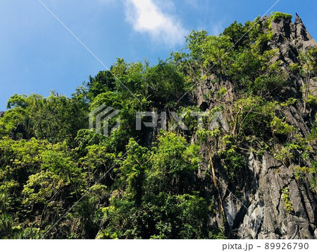 フィリピン・エルニドの岩山 89926790