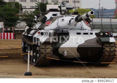 千僧駐屯地で展示される冬季迷彩の74式戦車 千僧駐屯地で展示される冬季迷彩の74式戦車 89928017