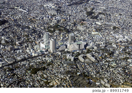 京浜急行の上大岡駅付近を空撮 89931749