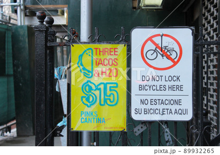 ニューヨークの看板 89932265