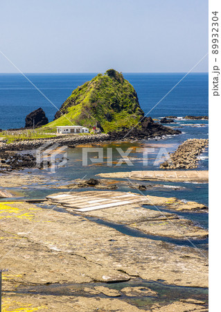 【新潟県・佐渡ジオパーク】海底火山で出来た 神子岩 【新潟県・佐渡ジオパーク】海底火山で出来た 神子岩 89932304