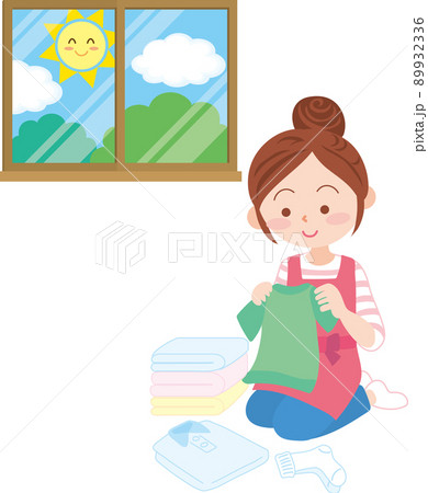 洗濯物を畳む_天気の良い窓あり 89932336