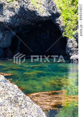 【新潟県・佐渡】青の洞窟 波が作った巨大洞窟群 琴浦 【新潟県・佐渡】青の洞窟 波が作った巨大洞窟群 琴浦 89934857