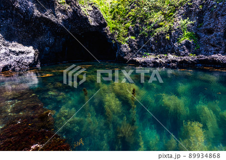 【新潟県・佐渡】青の洞窟 波が作った巨大洞窟群 琴浦 【新潟県・佐渡】青の洞窟 波が作った巨大洞窟群 琴浦 89934868