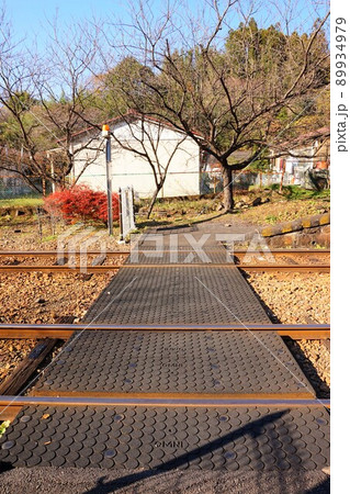 わたらせ渓谷鐵道　列車のレストラン清流　神戸駅　踏切 89934979