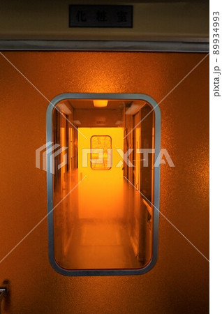 わたらせ渓谷鐵道　列車のレストラン清流　神戸駅　窓からの景色　 89934993