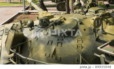 ロシアT-80B戦車の砲手ハッチ 89935048