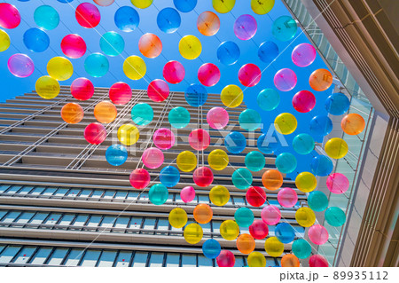 刈谷駅のバルーンが彩る、カリアンブレラ〈愛知県刈谷市〉 89935112