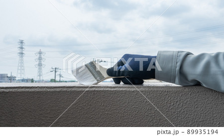 リフォーム・塗装業者イメージ｜ベランダの手すり壁 89935194