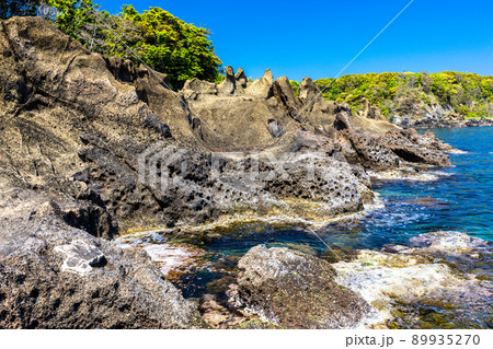 【新潟県・佐渡ジオパーク】海底火山で出来た海岸線 宿根木 89935270