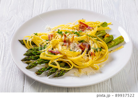 roasted asparagus with pasta, cheese, fried bacon roasted asparagus with pasta, cheese, fried bacon 89937522