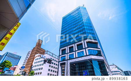 日本の東京都市景観 茅場町駅前・兜町の交差点や兜町の新ランドマーク「KABUTO ONE」などを望む 日本の東京都市景観 茅場町駅前・兜町の交差点や兜町の新ランドマーク「KABUTO ONE」などを望む 89938163