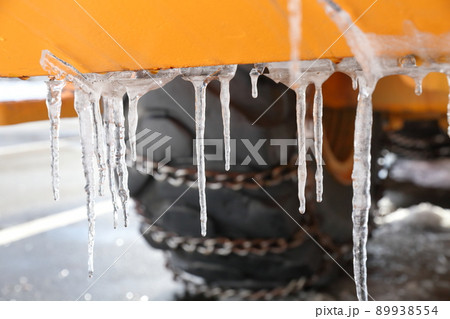 除雪機にできたつらら ホイールローダ 除雪機にできたつらら ホイールローダ 89938554